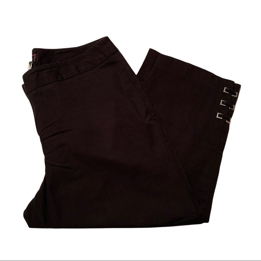 Rafaella Curvy Black Capri with 3 silver accents at bottom of pants size 10